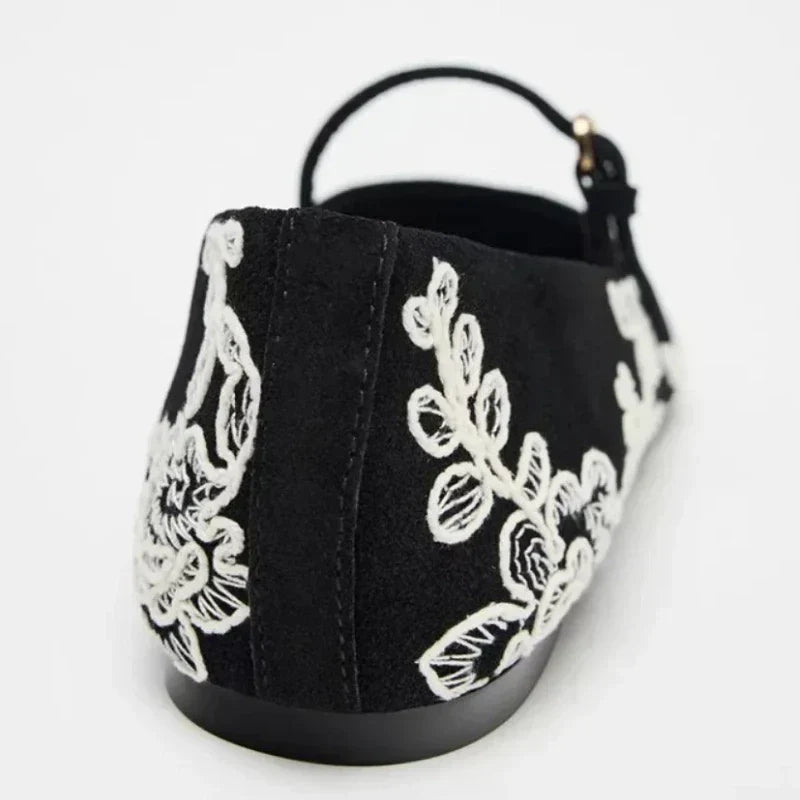 Helleny - נעלי בובה דגם